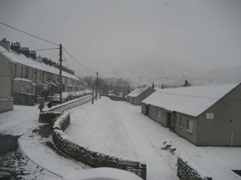 Eira mawr Chwefror 2009, Deiniolen, gan Gwawr Roberts