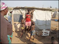 Angolanos de um bairro pobre