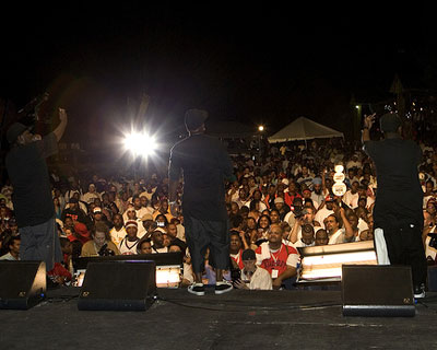 Jeezy in front of the crowd