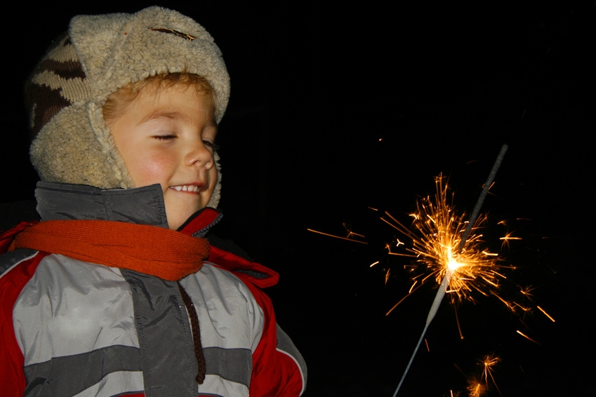 child holding a sparkler @ Piotr Przeszlo - fotolia.com