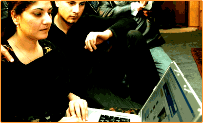 نیویارک میں راولہ کوٹ کی ایک فیملی انٹرنیٹ پر زلزلے کی کوریج دیکھتے ہوئے