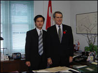 Nguyễn Tiến Trung và ông Derek Lee