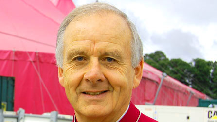 Archesgob Cymru ar faes yr Eisteddfod Genedlaethol