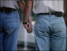 Những người chỉ trích nói các chương trình giáo dục kiêng tránh tình dục không giúp giảm bớt tỷ lệ mang thai tuổi teen.