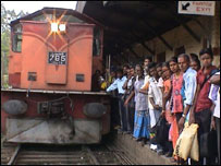 Workers stop a train at Thalawakele (photo Ranjith Rajapaksha)