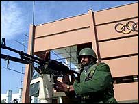 با نزديک شدن به زمان برگزاری لويه جرگه، تدابير امنيتی در اطراف محل برگزاری آن و ساير نقاط شهر کابل، روز به روز شدت بيشتری می يابد