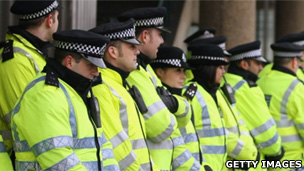 Police line up (Getty Images)