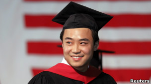 薄瓜瓜在哈佛毕业典礼上