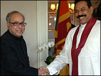 Indian FM Mukherjee (L) with President Mahinda Rajapaksa