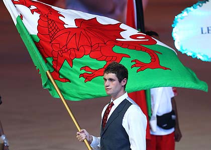 David Davies yn ystod seremoni agoriadol Melbourne 2006