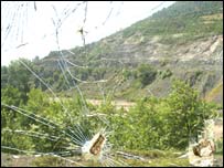 Xhama të thyer në trenin e pasagjerëve