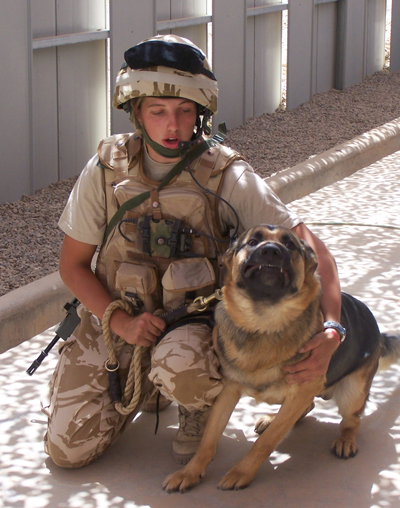 د گزمې سپى او برتانوۍ سرتيرې 