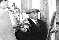 Y Fari Lwyd yn Llangynwyd (llun BBC Cymru)