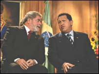Luiz Inácio Lula da Silva e Hugo Chávez nesta segunda-feira em Caracas