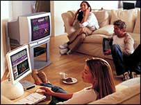 Một gia đình xem truyền hình số