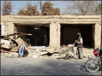 دکان های ويران شده در شهر کابل