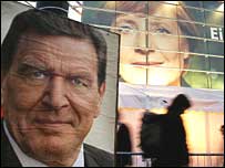 Volební plakáty Gerharda Schrödera a Angely Merkelové