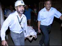 yaralılar taşınıyor