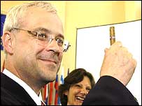 Primeiro-ministro tcheco, logo depois de votar "sim" para entrar na UE