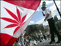 Manifestação pela legalização da maconha no Canadá (2004)