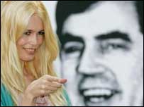 Claudia Schiffer na tiskové konferenci