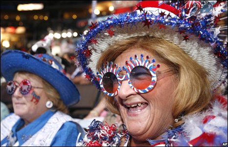 Hai đại biểu trong khán phòng