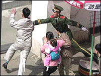 Pekin'deki Japon okuluna giren Kuzey Koreliler