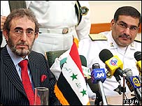 سعدون الدليمی (چپ) و علی شمخانی، وزيرای دفاع عراق و ايران