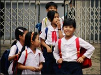 Thanh thiếu niên nay tiếp cận các nguồn thông tin ngoài trường học và gia đình