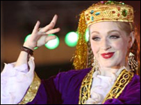 يکی از رقصندگان گروه آمريکايی