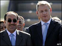 O primeiro-pinistro iraquiano, Nouri al-Maliki, e o ministro das Relacões Exteriores sueco, Carl Bildt, em Estocolmo