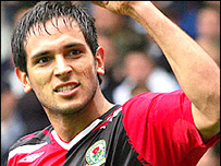 Tiền đạo Roque Santa Cruz 