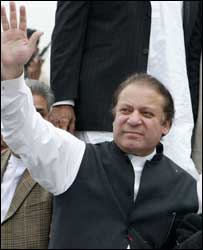 نواز شریف فیصل آباد کے جلسے میں