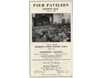 Hysbyseb ar gyfer cyngerdd ym mhafiliwn y pier.