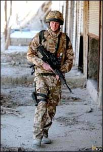 गश्त लगाते प्रिंस हैरी