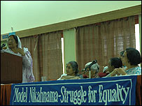 महिला संगठनों के प्रतिनिधि