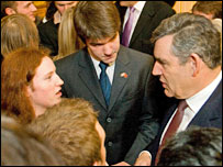 布朗与学生交流