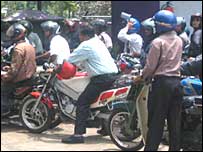 Rush at filing stations in Colombo as CPC workers protested