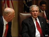 جورج بوش و پلسون وزیر خزانه داری آمریکا در جلسه کابینه