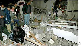 Buldozery zničily dům údajného radikála