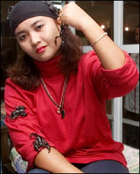 नूर ने बिच्छुओं के बीच रहने के लिए पाँच साल तक तैयारी की