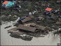 Local atingido por ciclone em Mianmar