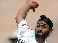 ہربھجن کے بالنگ ایکشن پر پہلی بھی اعتراض ہو چکا ہے