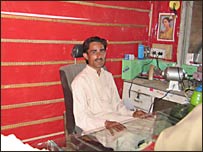 رحمان اللہ ایک دکاندار