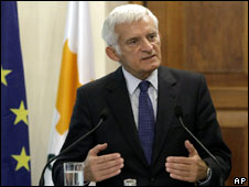 European Parliament President Jerzy Buzek at a news conference, 20 Oct 10