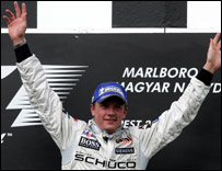 Kimi Raikkonen comemora sua vitória no GP da Hungria (foto AP)