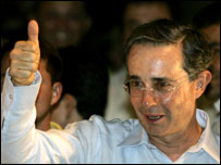 Álvaro Uribe, em campanha neste sábado