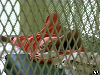ग्वांतनामो बे शिविर में बंदी