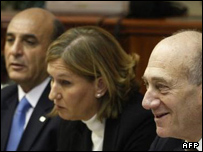 از راست به چپ: اولمرت، لیونی و موفاز