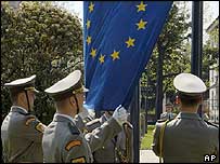 Kéo cờ châu Âu